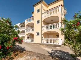 1 Bedroom Amazing Apartment In Seline