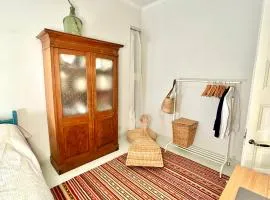 Cozy Top-Floor Studio in Trendy Punavuori, Quiet & Central
