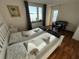 FeWo Domo46 mit Balkon, Waschmaschine & Smart TV