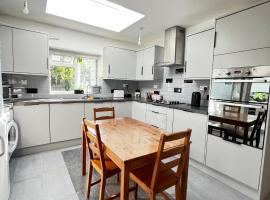 Small En-suite, hotel in Enfield Lock