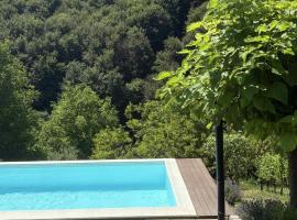 Apartma Lavanda, hotel com piscina em Zavrč