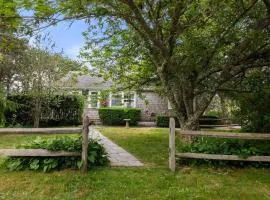 Cozy Cottage Walk to Nauset Beach