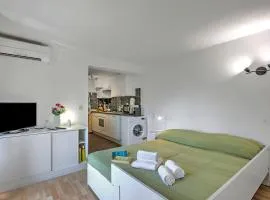 Apartment View And Pool - Happy Rentals