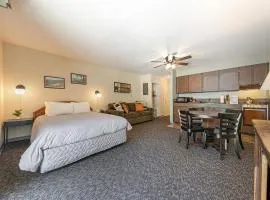 Beautiful Studio W/Kitchenette #134 at Donner Lake Village