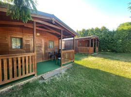 Autocamp Free Star - Chatky a Bungalovy, hotel en Strachotín