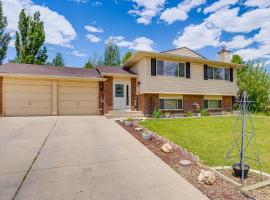 Spacious Rock Springs Stay Near Shops and Dining!, vila di Rock Springs