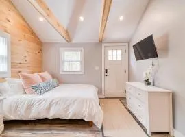 Studio with Deck by Leavetown Vacations