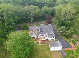3 Bedroom Cape House by Leavetown Vacations