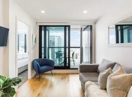 Modern 2BR in CBD w Full Amenities- Zodiak Stays