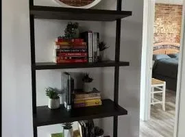 Cozy 2 bedroom apartment AC WiFi Full Kitchen