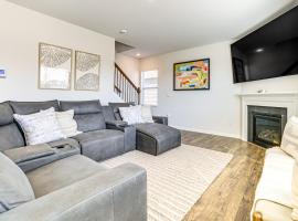 Pool Access, 2 Mi to Main St Fountain Inn Home!, Hotel in Simpsonville