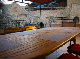 Au balcon du théâtre antique Appartement HYPERCENTRE - TOUT ÉQUIPÉ ET NETFLIX - parking gratuit à 250m et payant à 50m