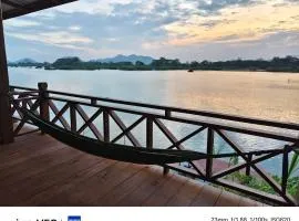 DONDET Vixay Sunset And River View