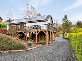 Elegant chalet in Manhay with Sauna, hotel en Manhay