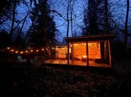 Riverwood Retreat-hot tub and cedar sauna on the river