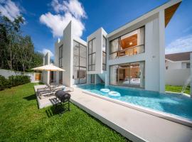 LuxPride 4BR Spacious Pool Villa for Group and Families, hotel v destinaci Ban Pak Lak