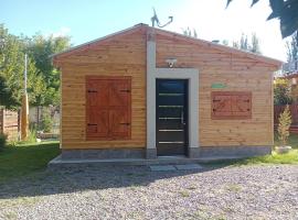 Pileta y jardín de Cabañas Elohim en El Manzano Histórico