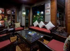 Baan Lapoon Hotel