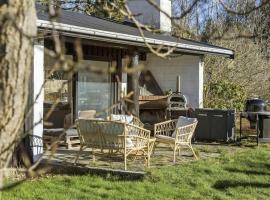 Holiday Home With Garden Near Tisvilde Beach, hotel in Græsted