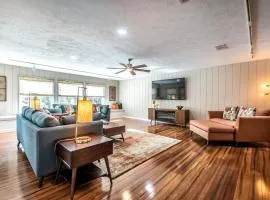 Classic Coastal Getaway Sleeps 34 - 2 Homes 2 Pools