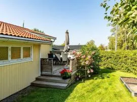 Charmigt Villa bredvid sjön Örlen