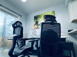 LUXURY 3BR Home Near IU & Downtown, vila v destinaci Bloomington