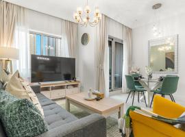 Burj View Downtown 1BR Dubai, hotel in Sabkhah