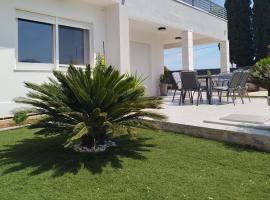VILLA BLAŽEN, Hotel in Bogomolje