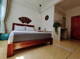 Lumphini 5 Train station center EnSuite Aircon