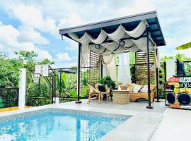 NEWEST VILLA IN TAGAYTAY with POOL and Basketball Court LMN PLACE, hotel v destinaci Tagaytay