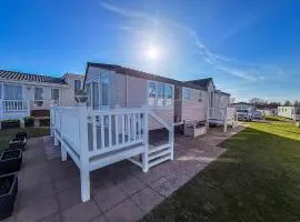 Luxury Caravan For Hire At Hopton Holiday Park With Full Sea Views Ref 80010H