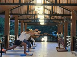Free Yoga Center - Nguyen Shack, hotel v destinaci Phong Nha