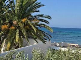 Maya House - Villa Cap Zbib, hotel a Banī ‘Aţāʼ