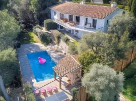 FRGK Villa Le Petit Bois Panoramic View, Lush Garden Ultra-Fast Wi-Fi near Cannes, hotel v destinaci Vallauris