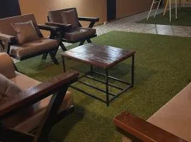 شقة مطلة على سطح خاص