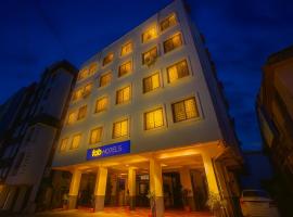 FabHotel White House - Nr Sinhagad speciality Hospital, hotel in Pune