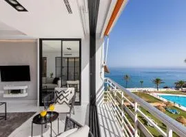 Black and White Beach - Boutique Apartment with Sea Views
