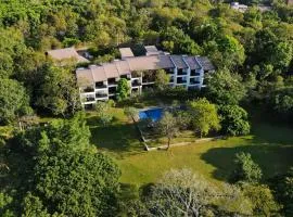 Grand Tamarind Lake