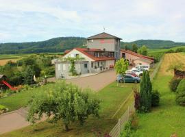 Gaestehaus Zum Wolffenturm, hotel v destinaci Lehrensteinsfeld