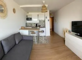 Studio with sea view, terrace and parking