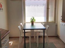 Apartment Vanhatie, 3mh, hotel in Pyhäjoki