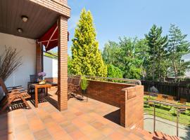 Urban Spa House Jacuzzi, Sauna, Taras & Grill ! No Parties, hotel in Warsaw