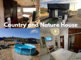 Country and Nature House - Caravan Algarve, מלון בMartinlongo