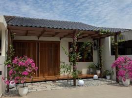 Shinju Villa with Jacuzzi Pool, hotel v destinaci Jelutong