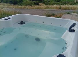 Chez Titi – hotel z wannami z hydromasażem 