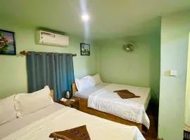 The Cliff Hostel, M'Pay Bay