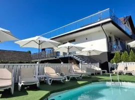 Pokoje i Apartamenty ASENATA ,widok na góry, basen letni, komfort, Ustroń Centrum