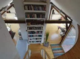 Artistic Romantic Central Loft I Self Checkin