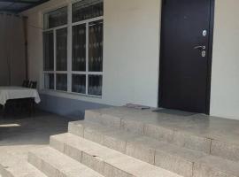 Коттедж на озере Иссык Куль, διαμέρισμα σε Chok-Tal