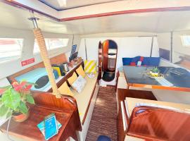 Beach Cosy Boat, barco em Oeiras